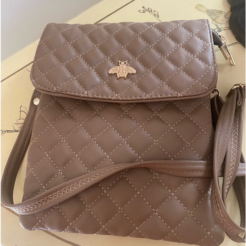 SOLD❌Calista BEE❌ 🐝 -UTIFUL Quilted Crossbody Shoulder Bag Purse - Picture 10 of 12